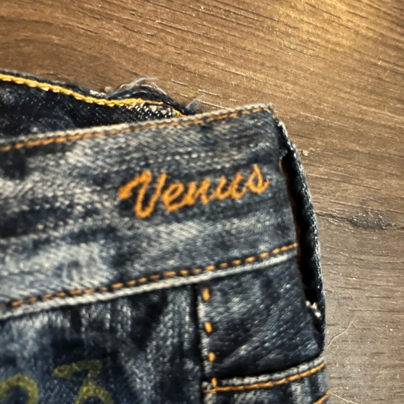 Goldsign cutoff shorts in distressed wash size 27 - Picture 9 of 10